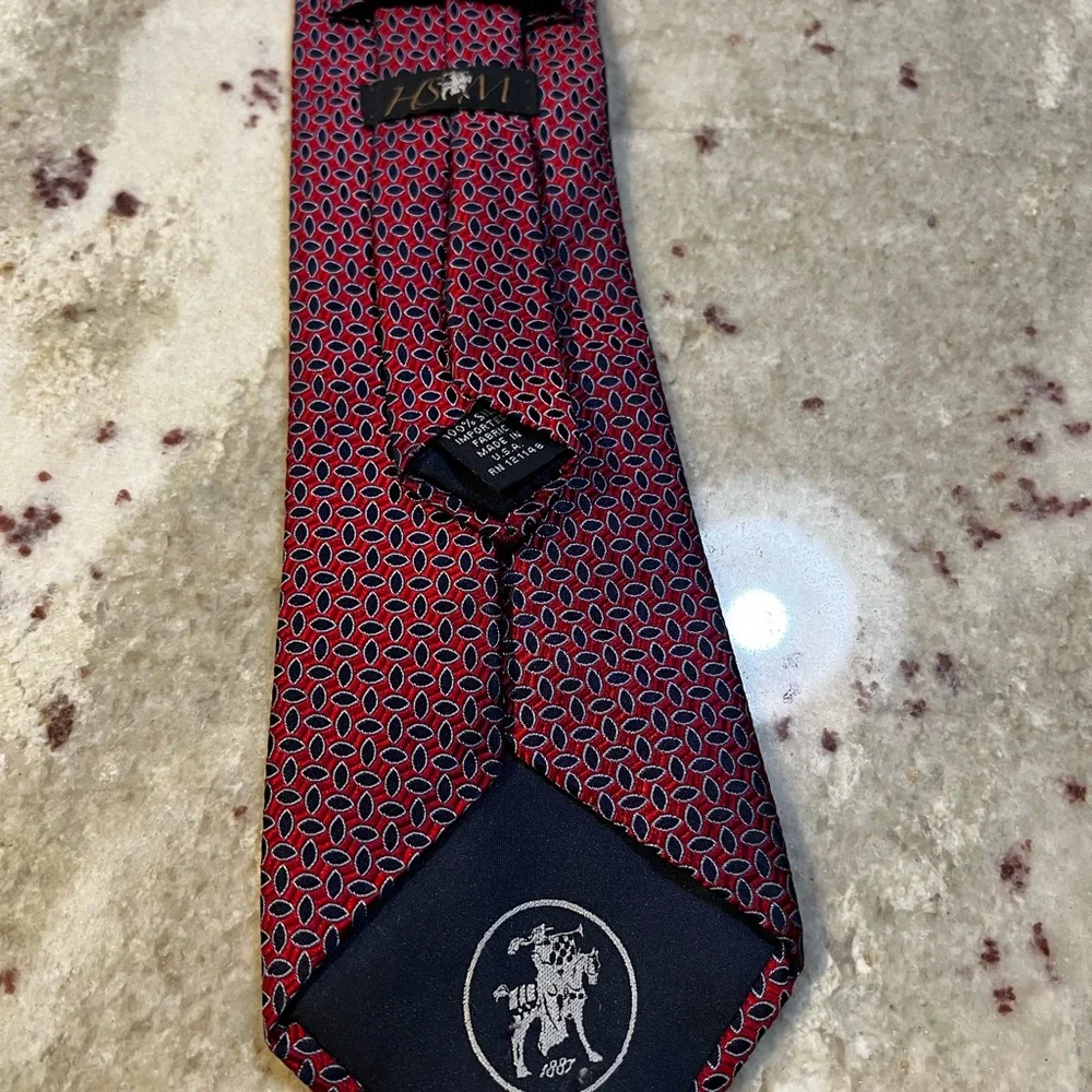 Hart Schaffner Marx Mens Red Navy Blue Geometric Medallion 100% Silk Necktie USA